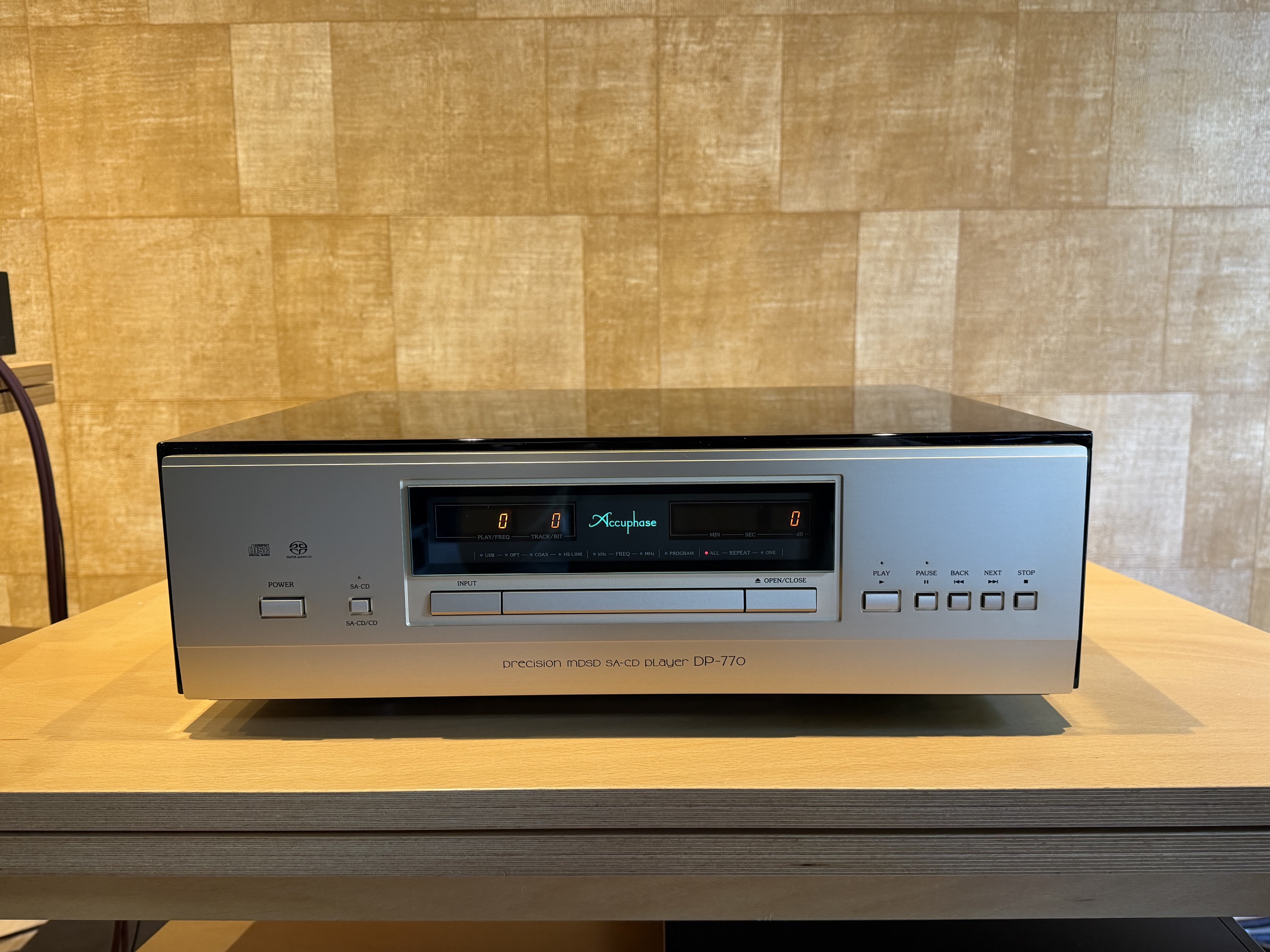 Accuphase DP-770 — hoofdfoto