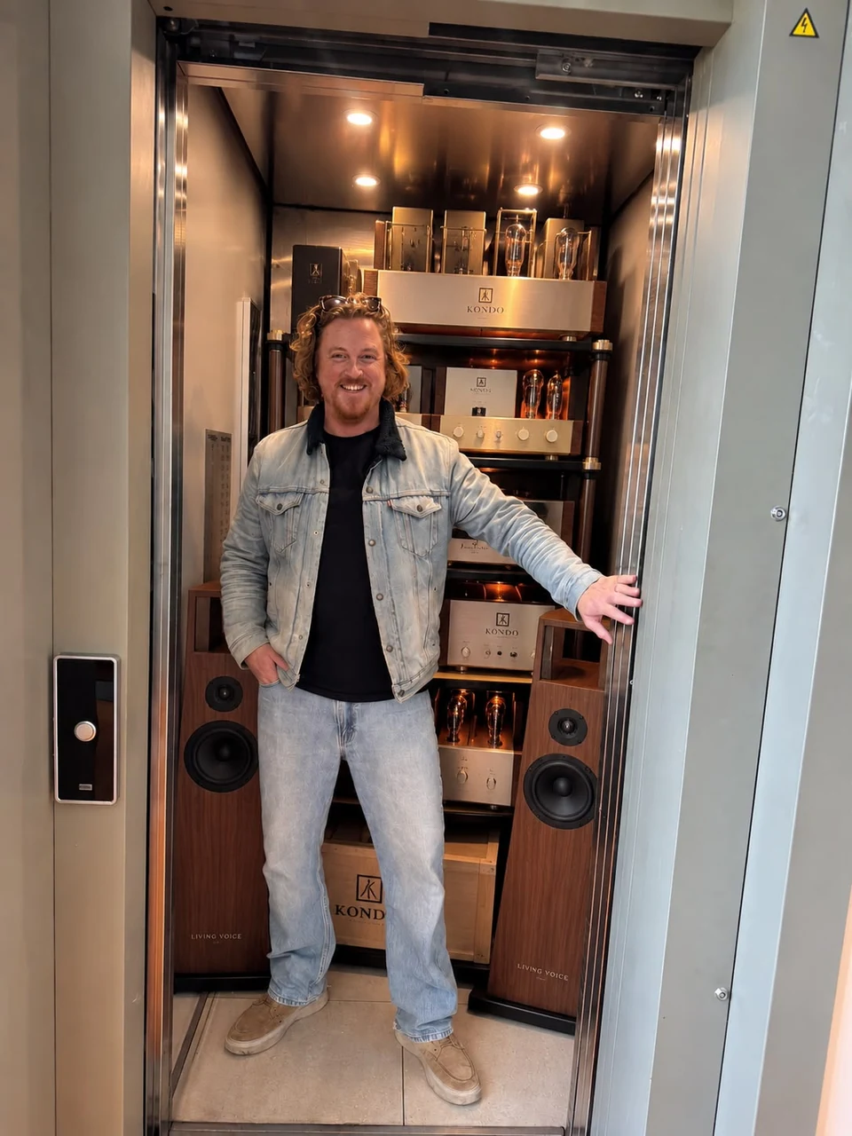Menno in a lift filled with audio equipment