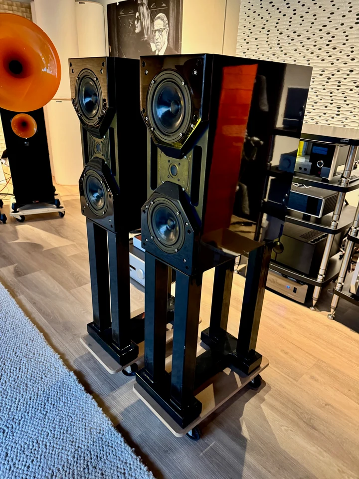 Wilson Audio Cub 1 - met stands — hoofdfoto