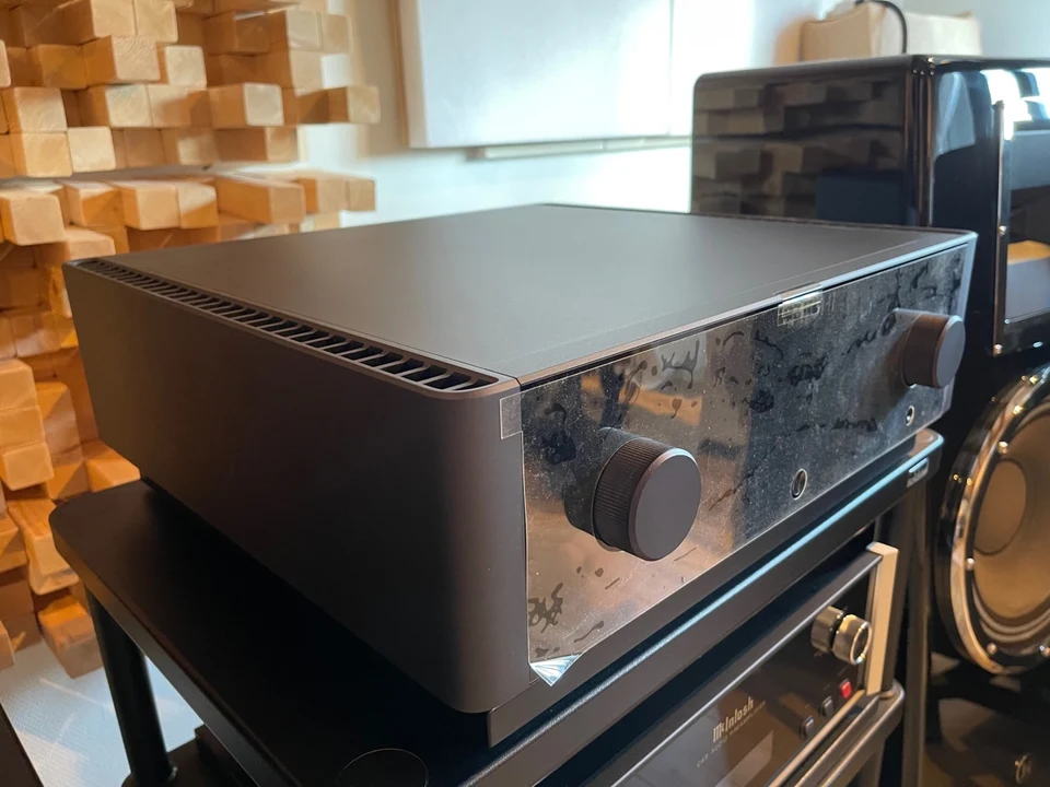 Rotel Michi P5 — hoofdfoto