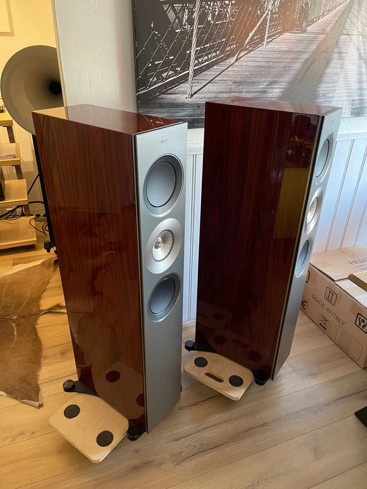 Kef Reference 3 — hoofdfoto