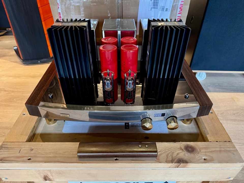 Pathos Twin Tower RR — hoofdfoto