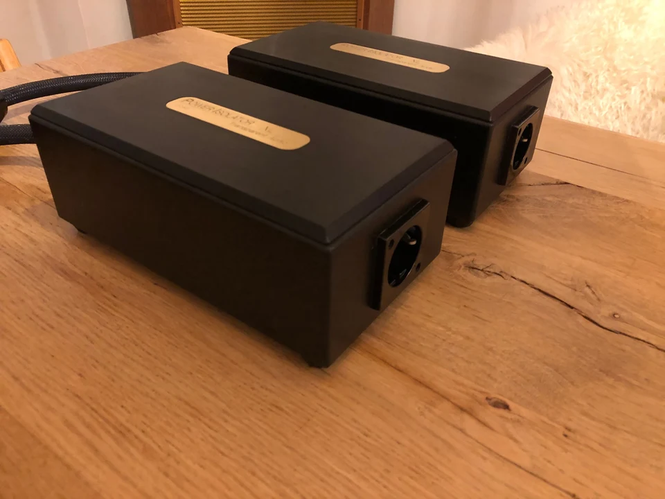 Transparent Power Isolater XL — hoofdfoto