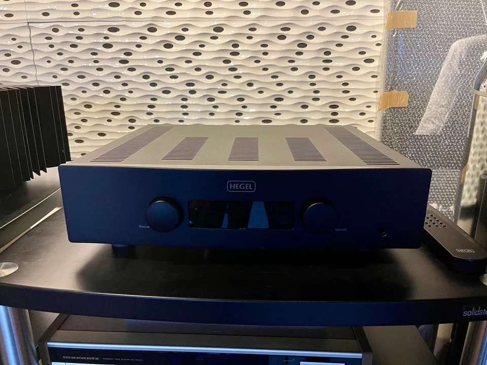 Hegel H190 — hoofdfoto