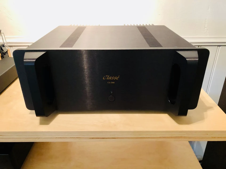 Classe CA-200 stereo eindversterker — hoofdfoto