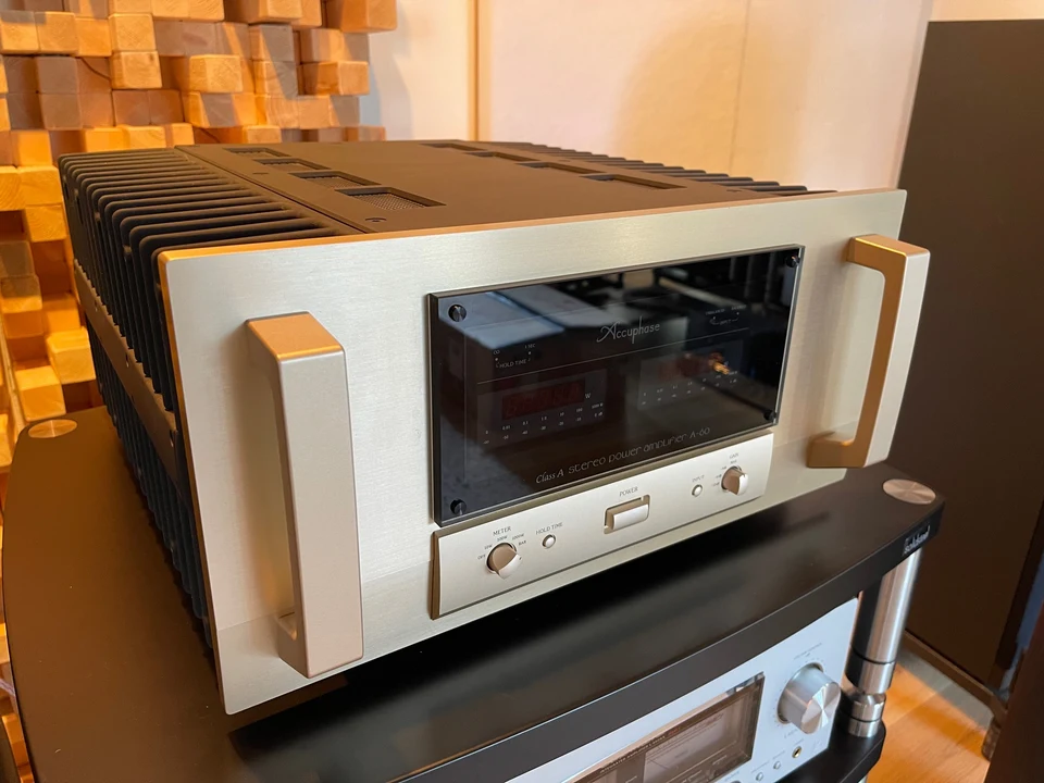 Accuphase A60 — hoofdfoto