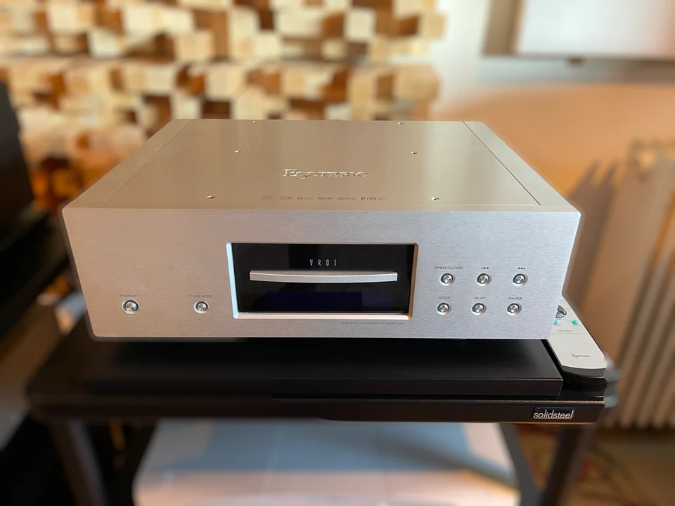 Esoteric UX-1 universal player — hoofdfoto