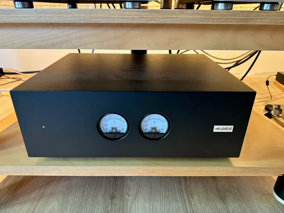 Audes ST-3000 DC - powerconditioner — hoofdfoto