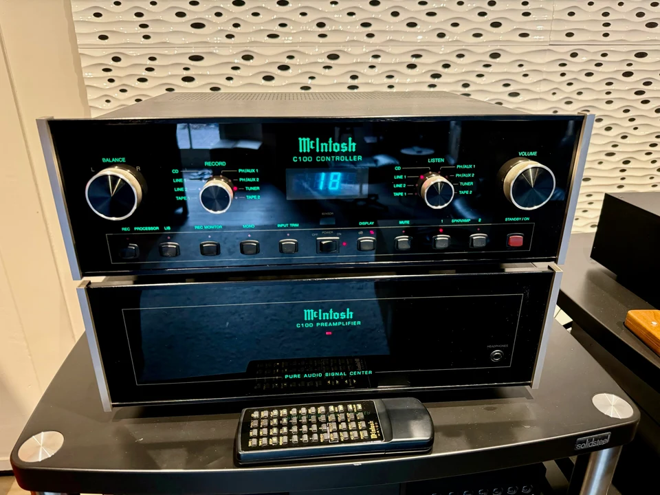McIntosh C100 — hoofdfoto
