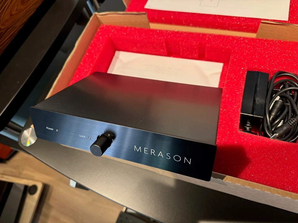 Merason Frerot dac — hoofdfoto