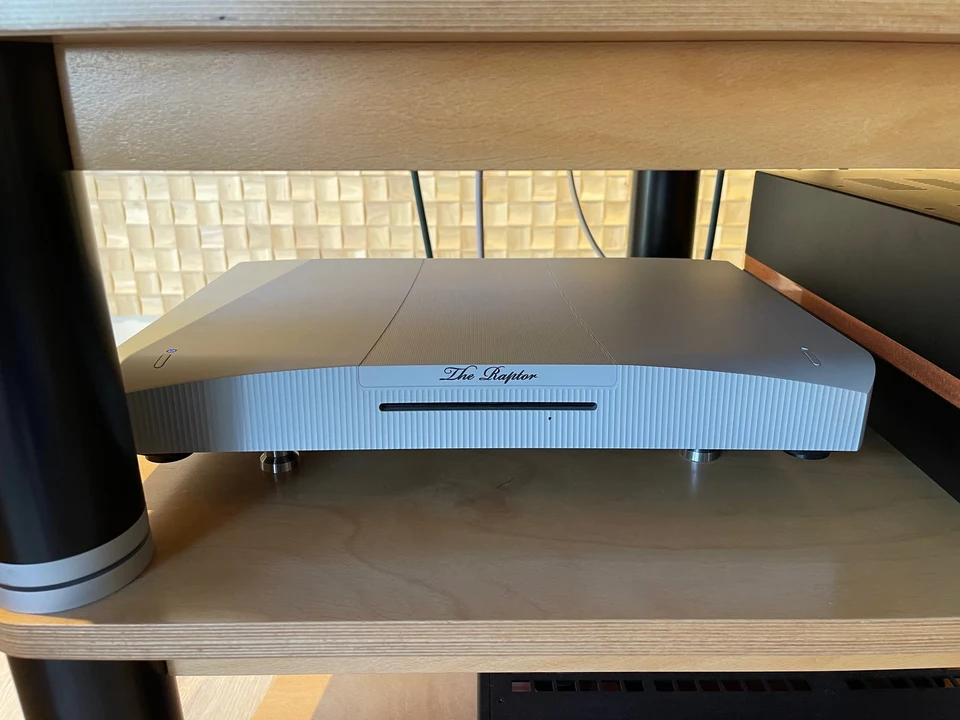 Request Audio the Raptor — hoofdfoto