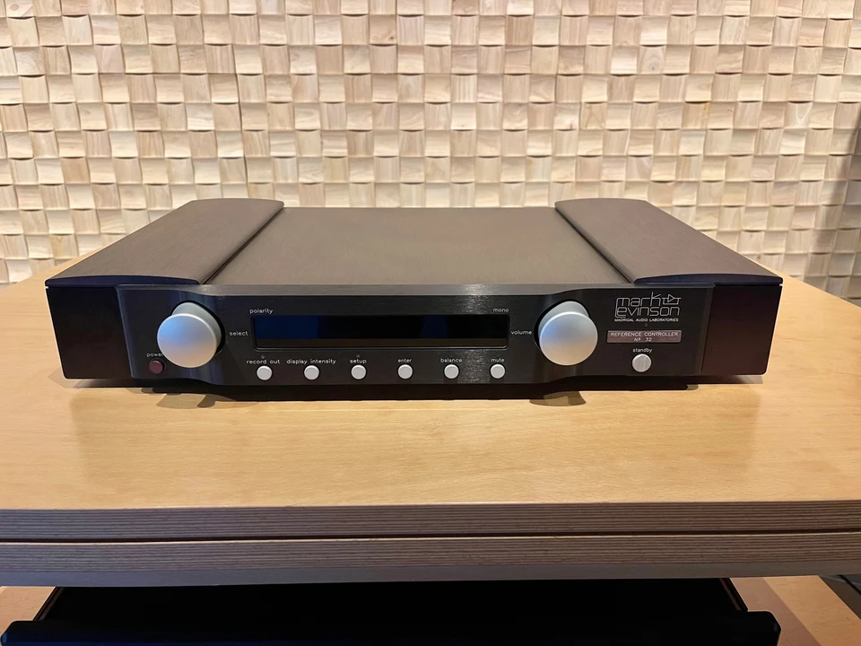 Mark Levinson 32 - voorversterker — hoofdfoto