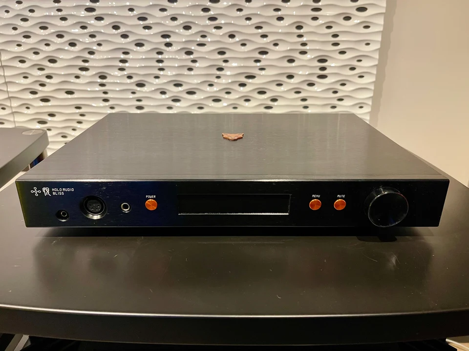 Holo Audio Bliss KTE - headphone pre amp — hoofdfoto