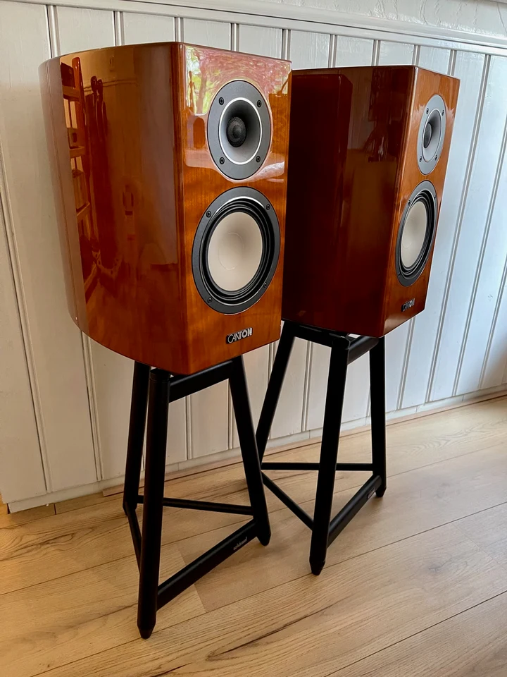 Canton Reference 9K - met stands — hoofdfoto