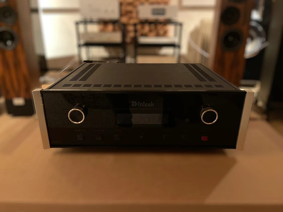 McIntosh MEN220 — hoofdfoto