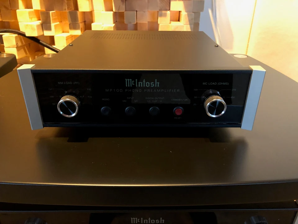 McIntosh MP100 - phono versterker — hoofdfoto